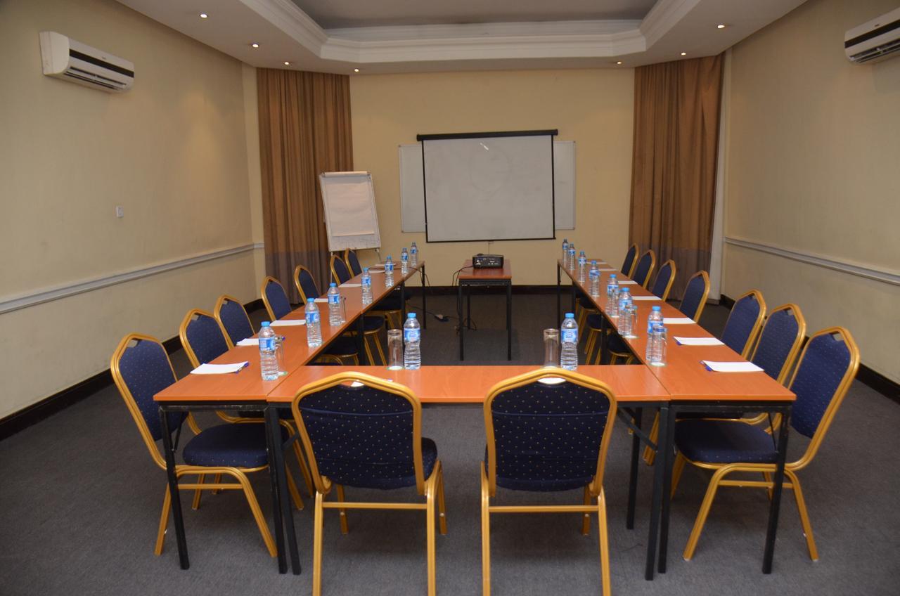 Oakwood Park Hotel Lekki Luaran gambar